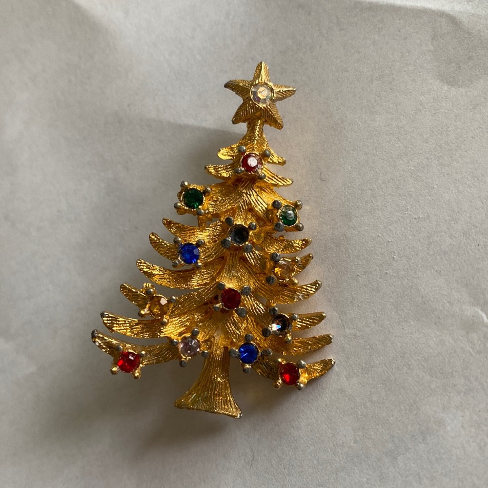 Rare Vintage Rafaelian Gold Toned Rhinestone Christmas Tree Brooch.